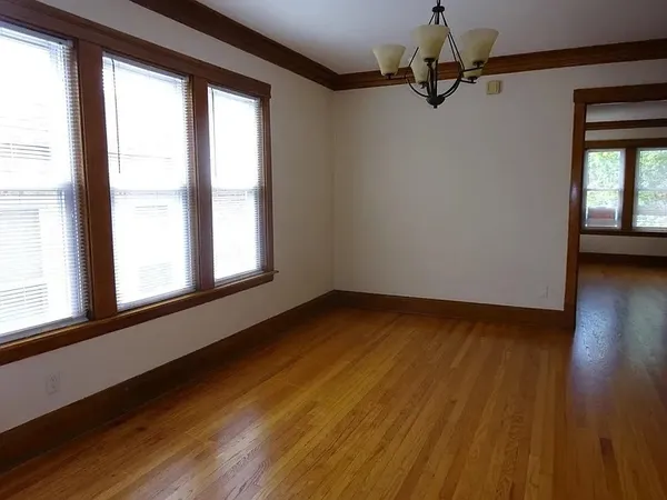 $1,950 | 5354 West Byron Street, Unit 2, Chicago, IL 60641