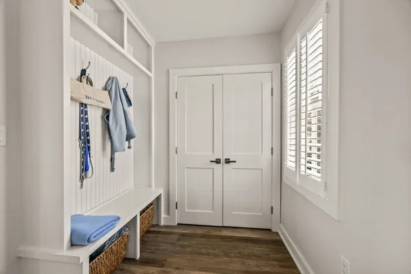 a view of an entryway with workspace