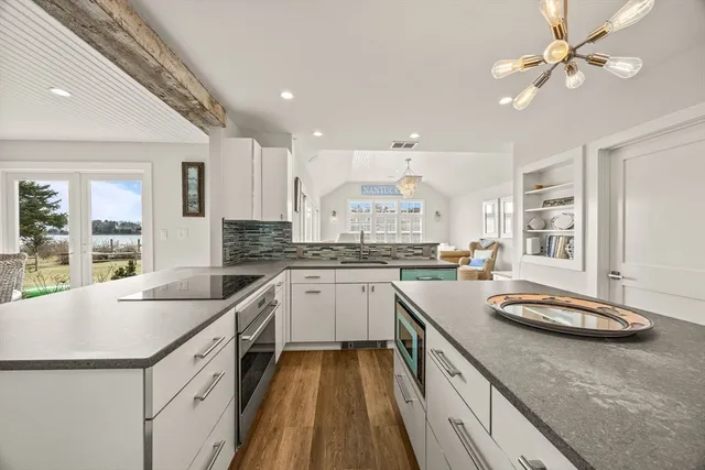 $2,345,000 | 33 Oyster Place, Barnstable, MA 02635