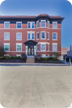 $169,900 | 541 Rosedale Avenue, Unit 202, St. Louis, MO 63112