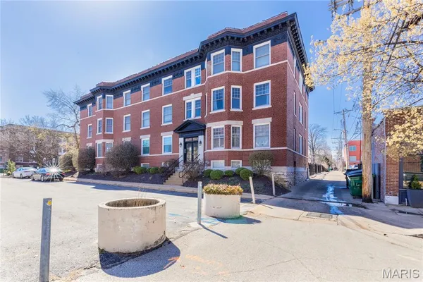 $169,900 | 541 Rosedale Avenue, Unit 202, St. Louis, MO 63112