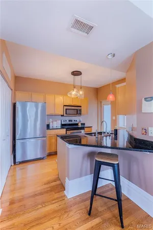 $169,900 | 541 Rosedale Avenue, Unit 202, St. Louis, MO 63112