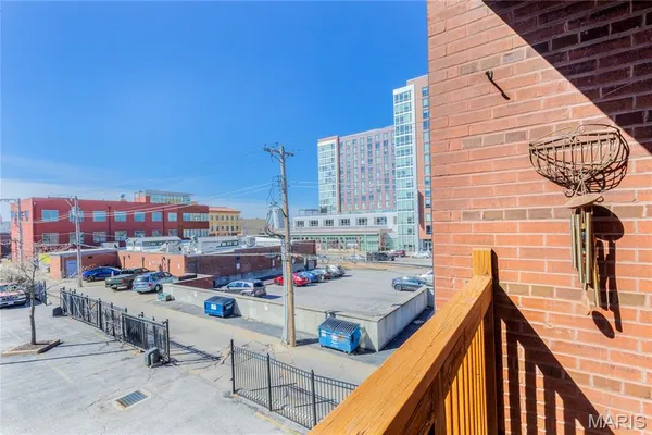 $169,900 | 541 Rosedale Avenue, Unit 202, St. Louis, MO 63112