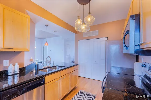 $169,900 | 541 Rosedale Avenue, Unit 202, St. Louis, MO 63112