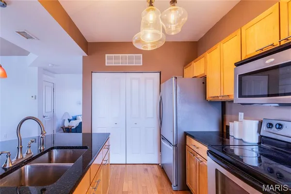 $169,900 | 541 Rosedale Avenue, Unit 202, St. Louis, MO 63112