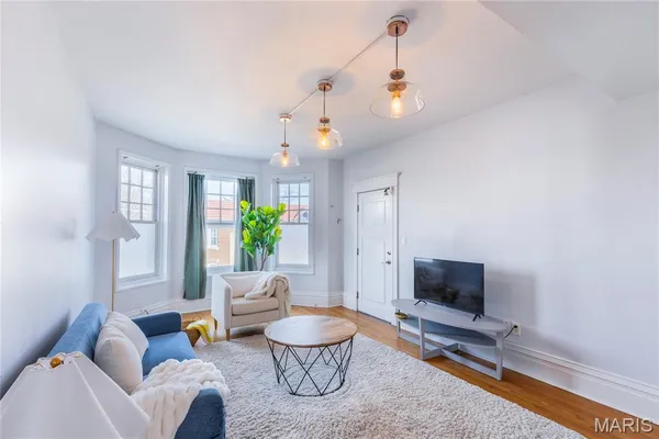 $169,900 | 541 Rosedale Avenue, Unit 202, St. Louis, MO 63112