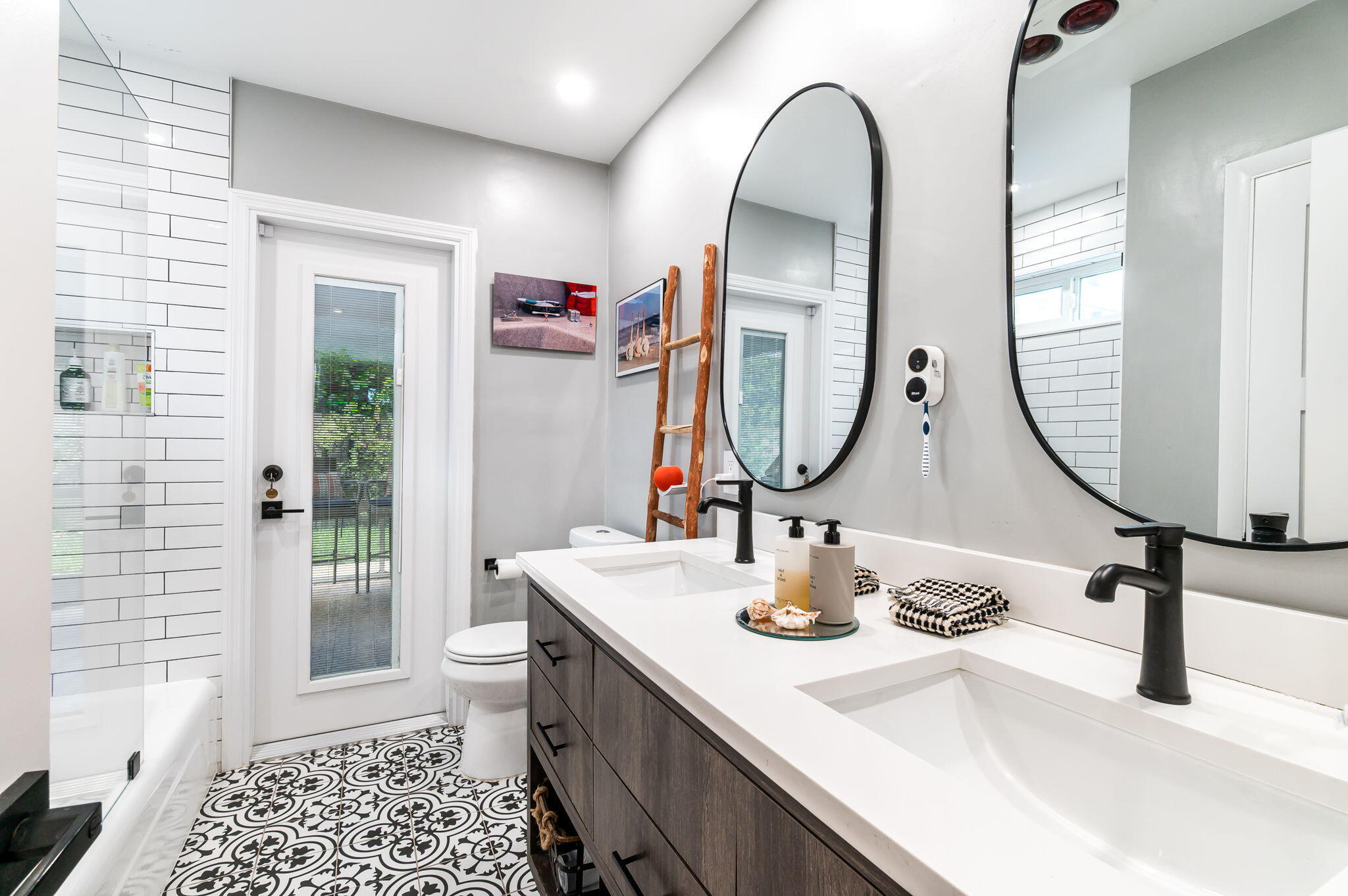 1306 Southwest 14th Avenue Boca Raton, FL 33486 - Photo 20 of 28 Guest/Cabana Bath