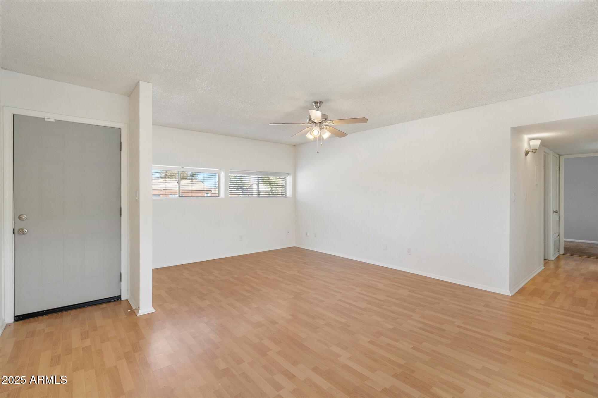 2673 East Oakleaf Drive Tempe, AZ 85288 - Photo 6 of 20 06-105477881