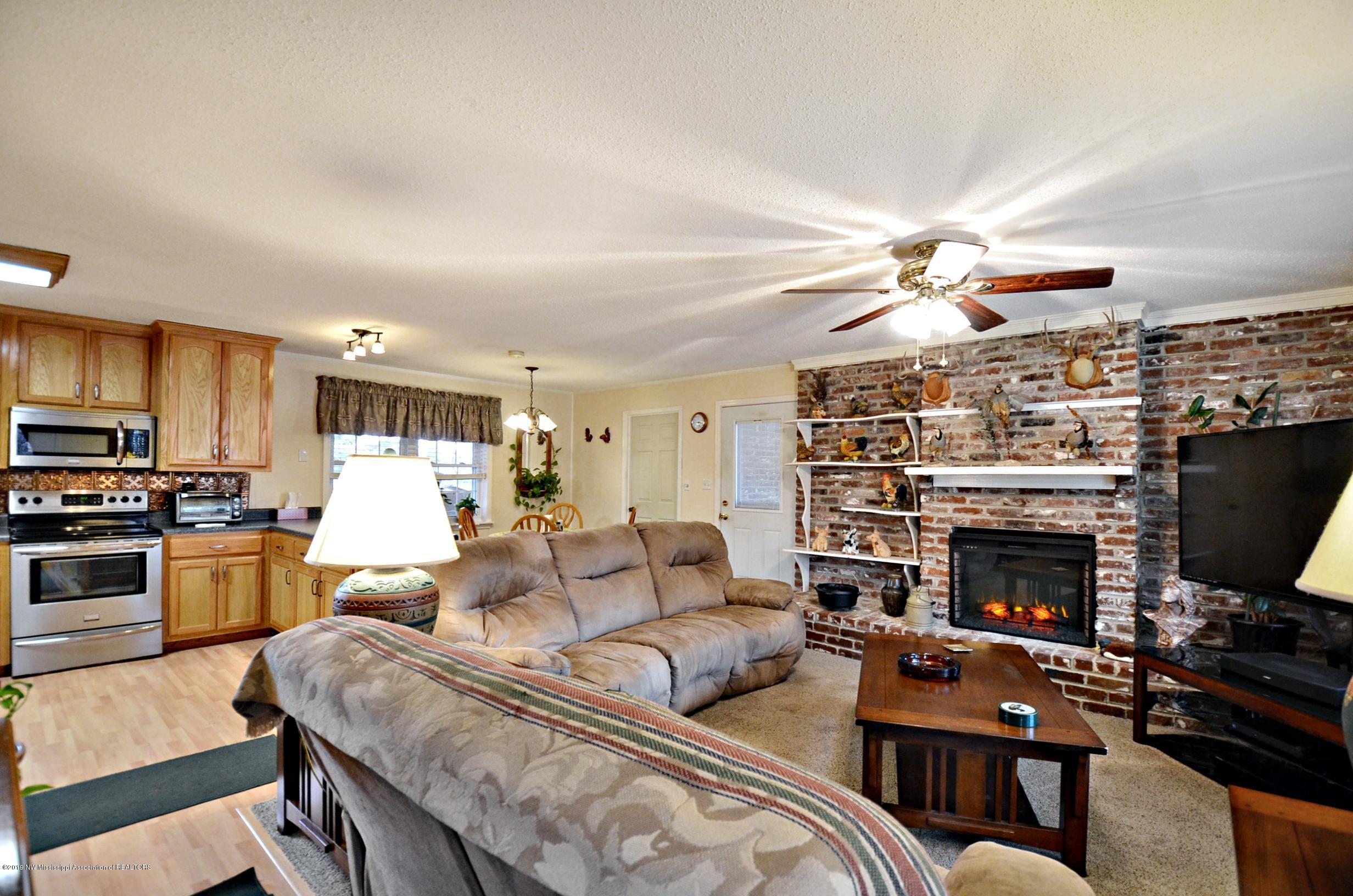 4908 Yellow Dog Road Senatobia, MS 38668 - Photo 4 of 30 Great Room from Front Door