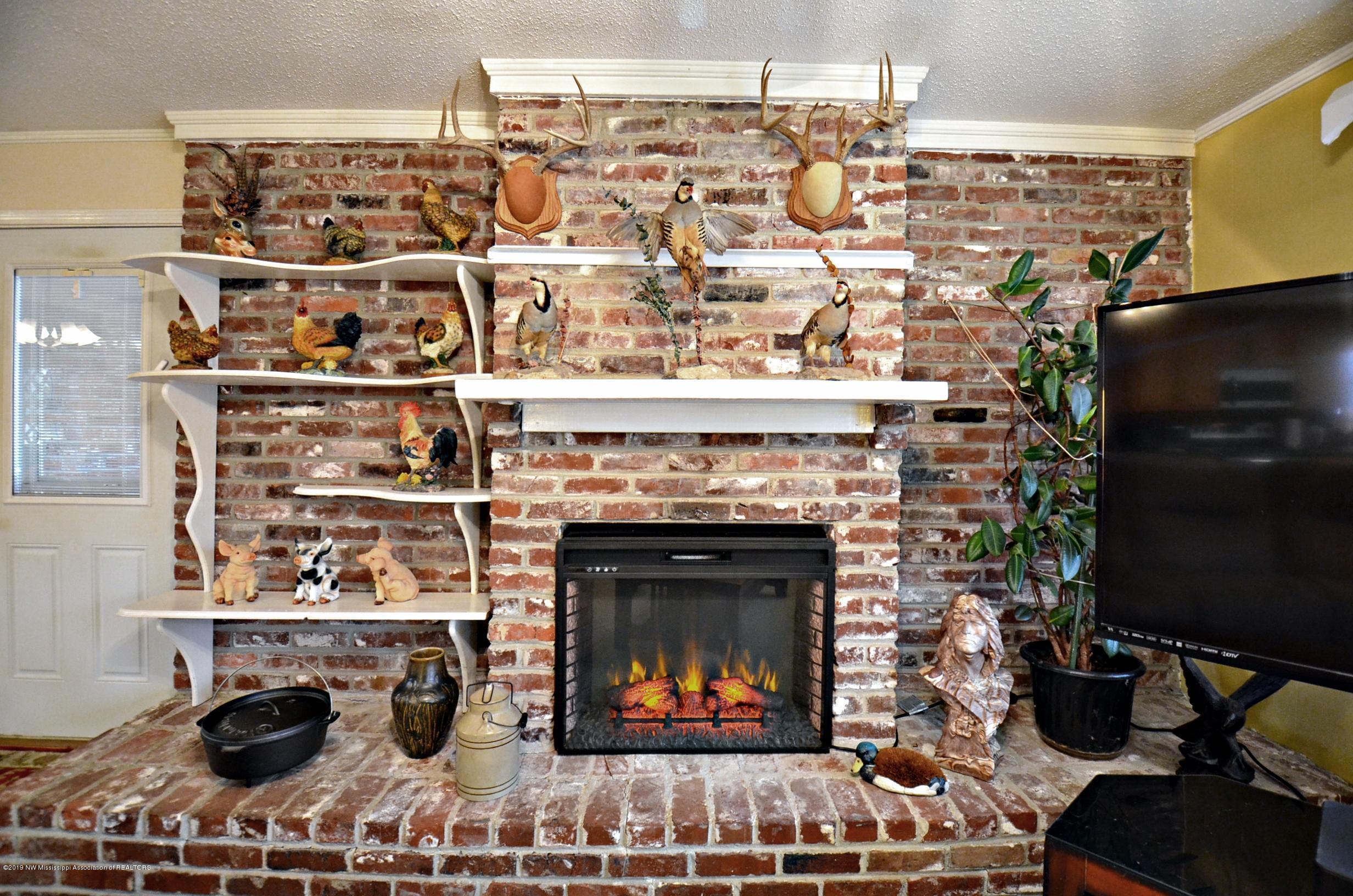 4908 Yellow Dog Road Senatobia, MS 38668 - Photo 6 of 30 Fireplace