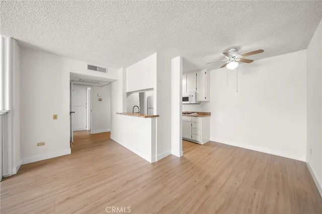 $380,000 | 421 South Lafayette Park Place, Unit 726, Los Angeles, CA 90057