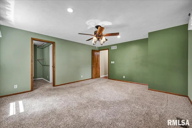 $270,000 | 303 West 3rd Avenue, Deer Creek, IL 61733