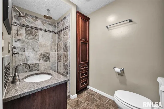 $270,000 | 303 West 3rd Avenue, Deer Creek, IL 61733