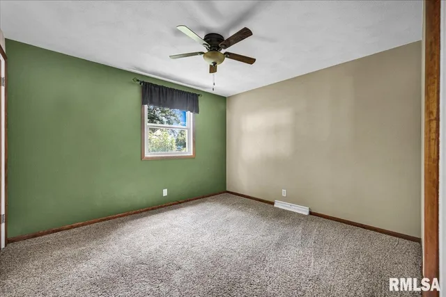 $270,000 | 303 West 3rd Avenue, Deer Creek, IL 61733