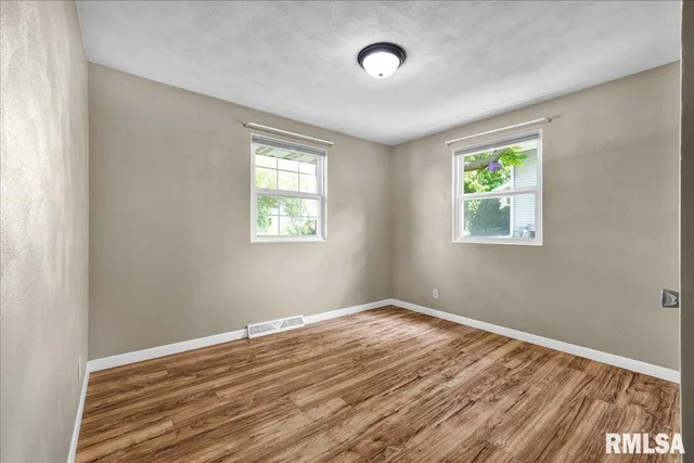 $270,000 | 303 West 3rd Avenue, Deer Creek, IL 61733