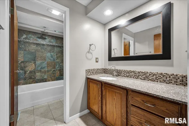 $270,000 | 303 West 3rd Avenue, Deer Creek, IL 61733