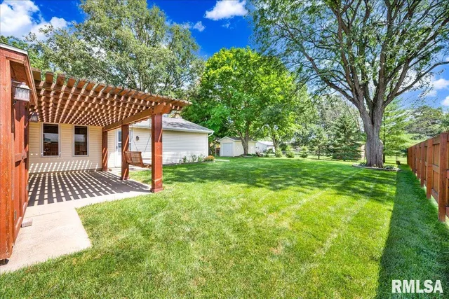 $270,000 | 303 West 3rd Avenue, Deer Creek, IL 61733