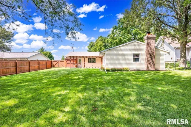 $270,000 | 303 West 3rd Avenue, Deer Creek, IL 61733