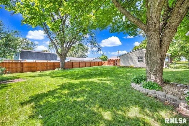 $270,000 | 303 West 3rd Avenue, Deer Creek, IL 61733