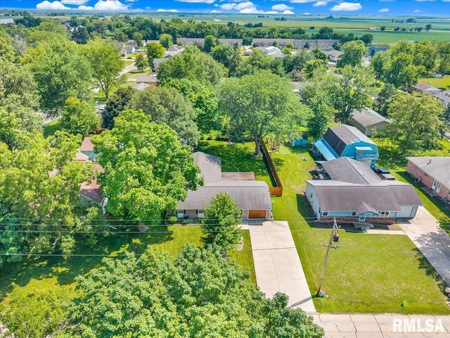 $270,000 | 303 West 3rd Avenue, Deer Creek, IL 61733