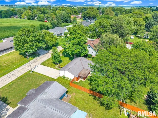 $270,000 | 303 West 3rd Avenue, Deer Creek, IL 61733