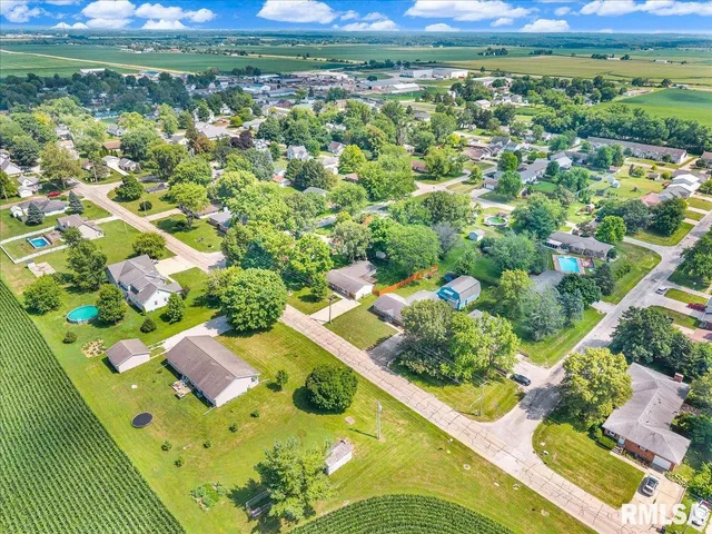 $270,000 | 303 West 3rd Avenue, Deer Creek, IL 61733