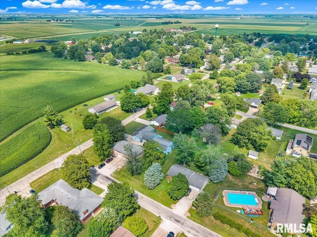 $270,000 | 303 West 3rd Avenue, Deer Creek, IL 61733