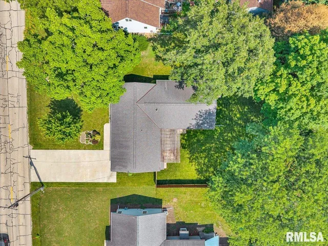 $270,000 | 303 West 3rd Avenue, Deer Creek, IL 61733