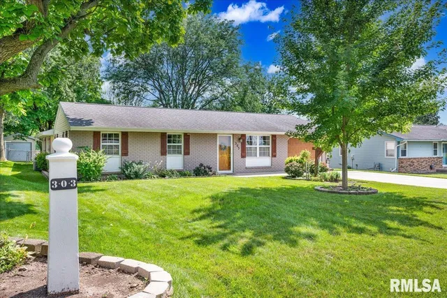 $270,000 | 303 West 3rd Avenue, Deer Creek, IL 61733