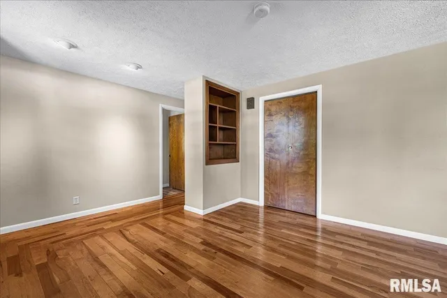 $270,000 | 303 West 3rd Avenue, Deer Creek, IL 61733