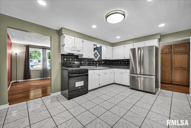 $270,000 | 303 West 3rd Avenue, Deer Creek, IL 61733