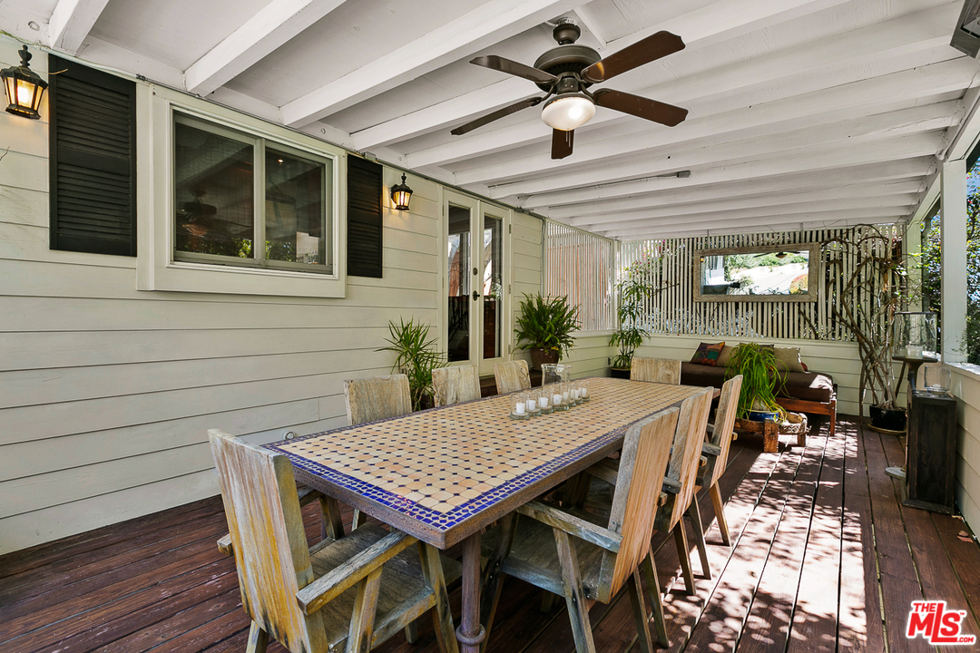 1600 Queens Road Los Angeles, CA 90069 - Photo 16 of 35 a view of a patio with a table and chairs