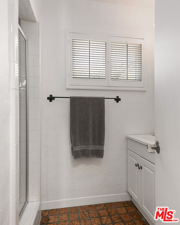 1600 Queens Road Los Angeles, CA 90069 - Photo 20 of 35 a bathroom with a window and a shower