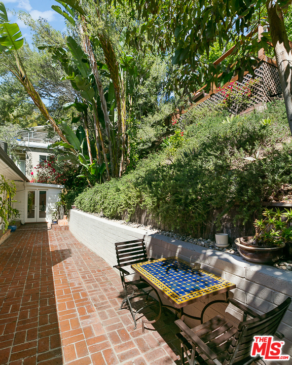 1600 Queens Road Los Angeles, CA 90069 - Photo 25 of 35 a view of outdoor space and deck