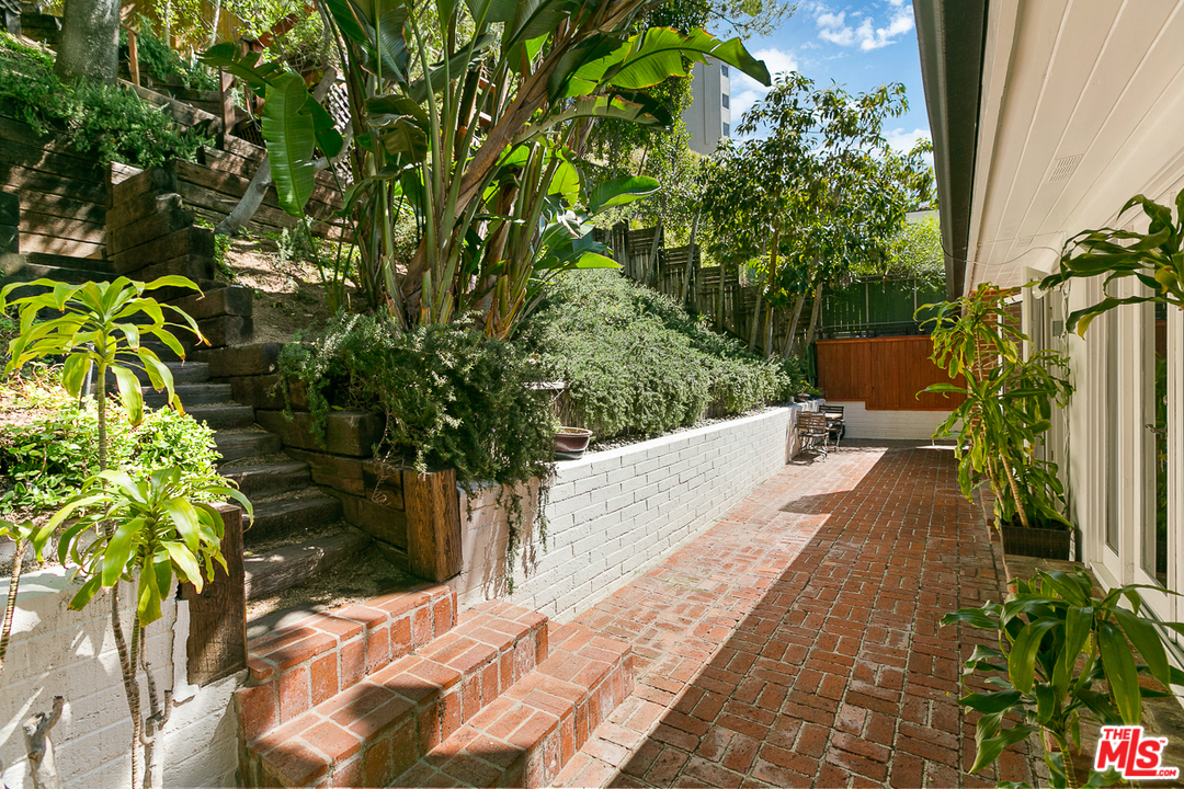 1600 Queens Road Los Angeles, CA 90069 - Photo 26 of 35 a view of a yard with plants and bench