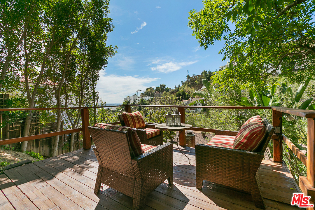 1600 Queens Road Los Angeles, CA 90069 - Photo 28 of 35 a view of a ocean from a balcony