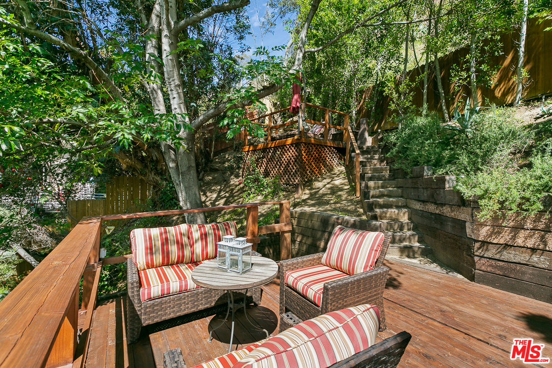 1600 Queens Road Los Angeles, CA 90069 - Photo 31 of 35 a view of outdoor space yard and patio
