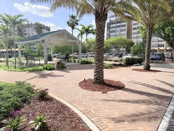 $1,850 | 1400 St Charles Place, Unit 314, Pembroke Pines, FL 33026