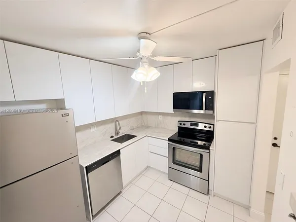 $1,850 | 1400 St Charles Place, Unit 314, Pembroke Pines, FL 33026