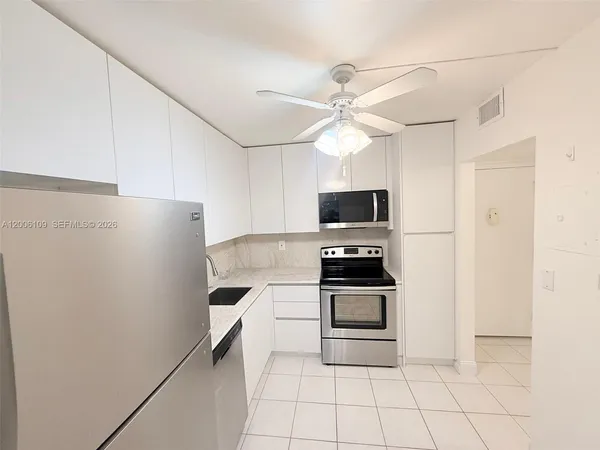 $1,850 | 1400 St Charles Place, Unit 314, Pembroke Pines, FL 33026