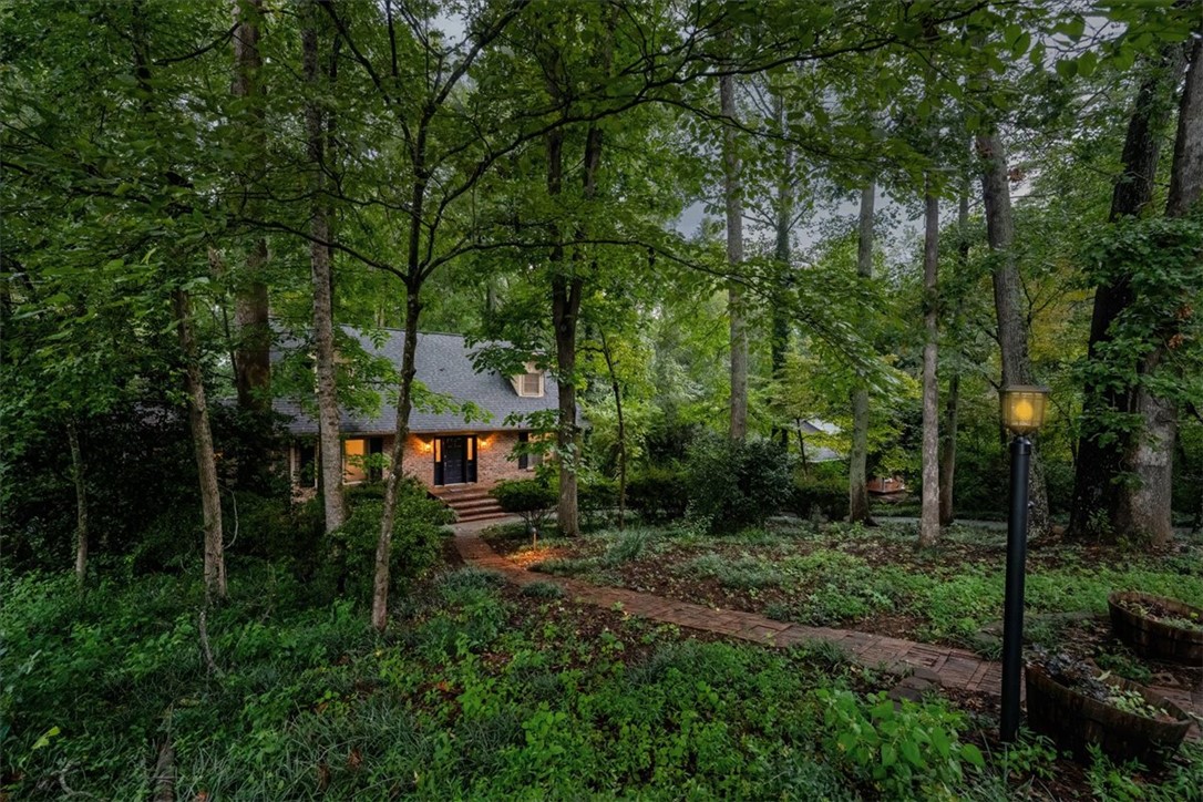 222 Camelot Road Clemson, SC 29631 - Photo 1 of 47