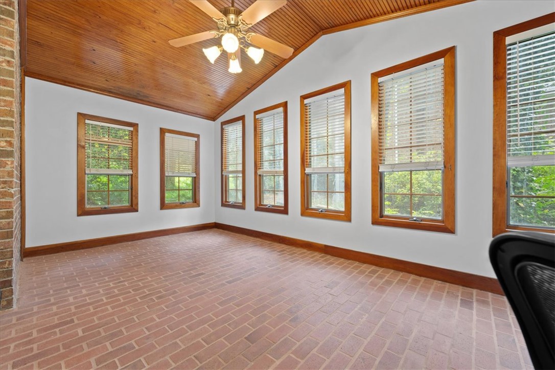 222 Camelot Road Clemson, SC 29631 - Photo 9 of 47