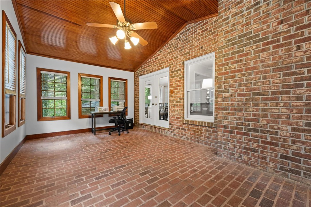 222 Camelot Road Clemson, SC 29631 - Photo 10 of 47