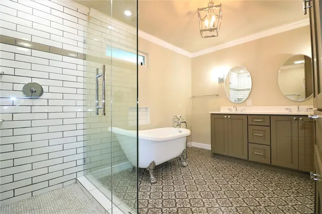 $2,150 | 600 North 1st Street, Midlothian, TX 76065