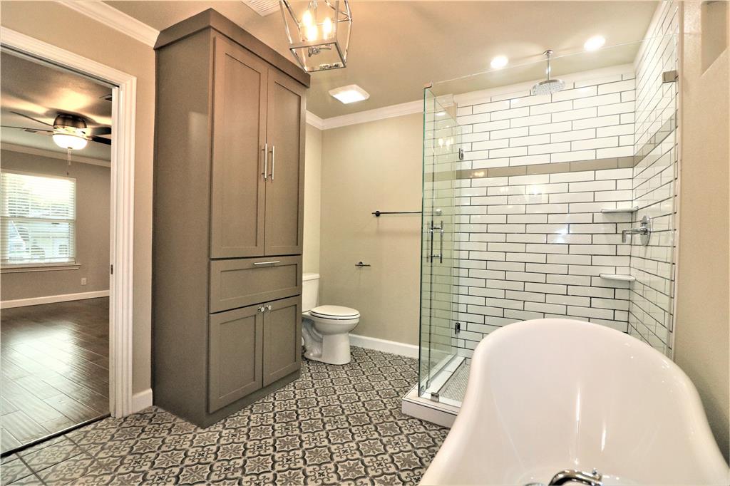 600 North 1st Street Midlothian, TX 76065 - Photo 12 of 21 a bathroom with a toilet and a shower