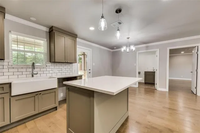 $2,150 | 600 North 1st Street, Midlothian, TX 76065