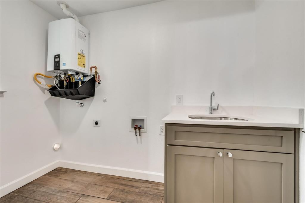 600 North 1st Street Midlothian, TX 76065 - Photo 8 of 21 a bathroom with a sink and a mirror