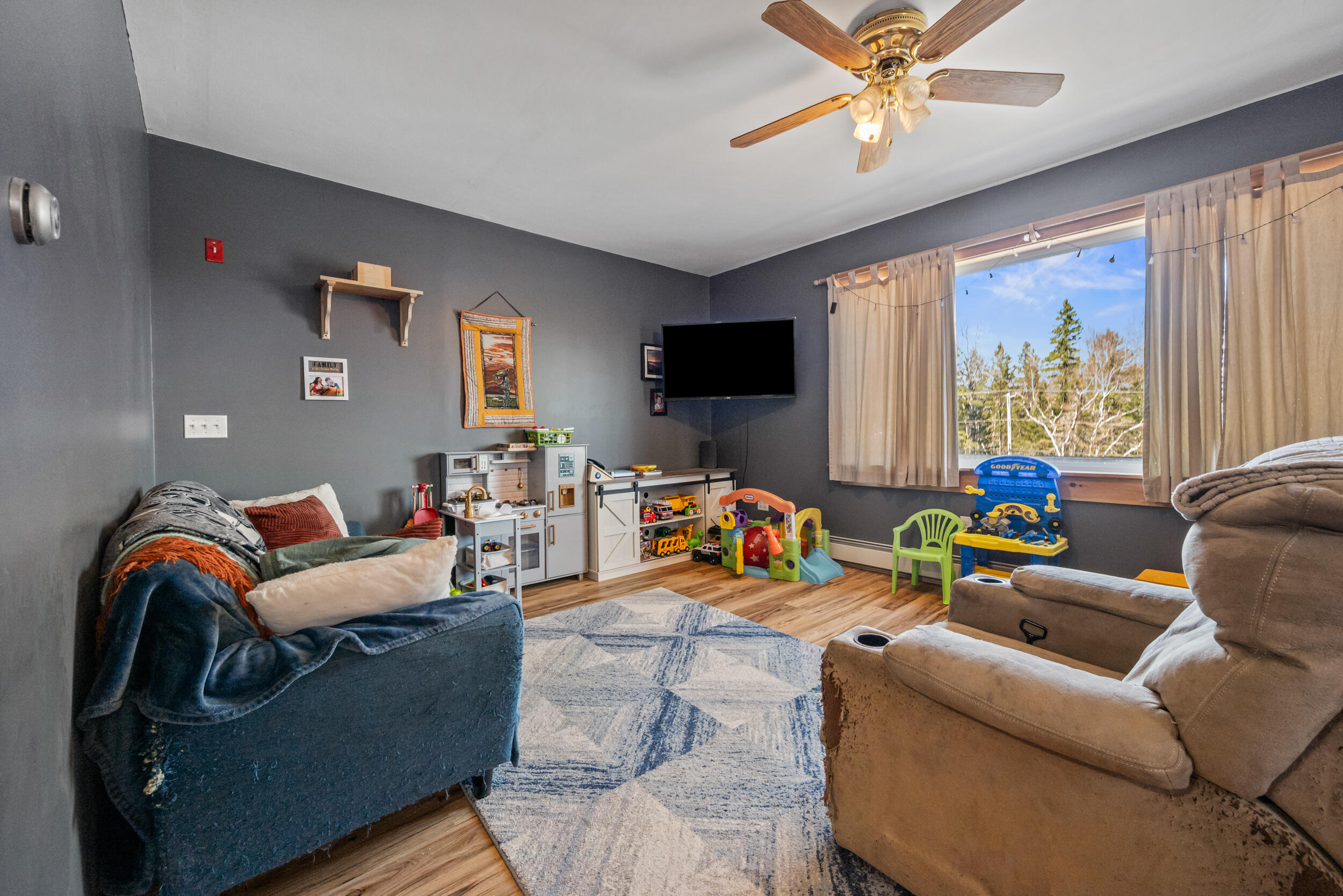 4 Bird's Eye Road Rangeley, ME 04970 - Photo 12 of 45 Living Room