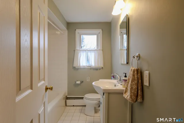 $438,000 | 10 Sunrise Terrace, Simsbury, CT 06089