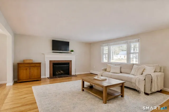 $438,000 | 10 Sunrise Terrace, Simsbury, CT 06089